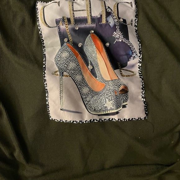 Woman - Picture 4 of 6